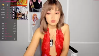 yummysoap_ Babe with a huge ass jerks off both holes