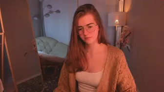 zlata_luna Skinny babe jerking her shaved cunt