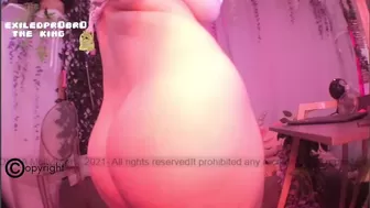 mollyflwers Runette moans loudly from masturbation