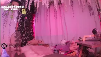 mollyflwers Dark haired babe masturbates pussy with vibrator