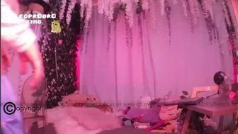 mollyflwers Cute babe masturbating with sex toy