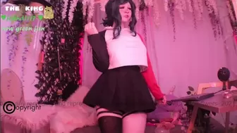 mollyflwers Pretty woman pervertedly poops