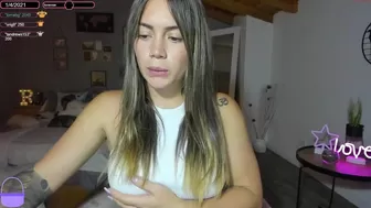 ashlyeroberts1 Cutie kralia fucks vagina hard