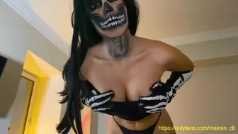 maksin_cb Loud bitch hammering pussy with phallus