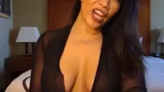 jade_lee Incredible bitch shows off her delicious ass.