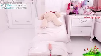 caylin Putana has fingers