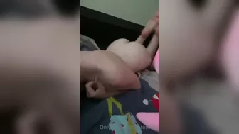 kotofeuka Luxurious prostitute fucks herself in the ass