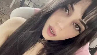 Vivi Tarantino Wonderful confused handjob vagina