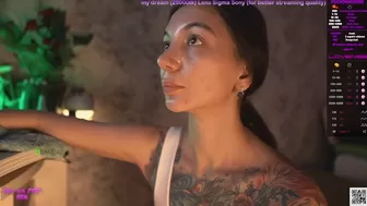 Kronniekray  Skinny babe pleases with her appearance