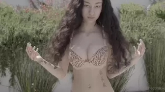 Bhad Bhabie onlyfans Extravagant fucking dances with a long dildo