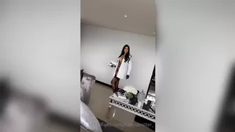 Hanna Miller onlyfans Naked draws on the wall