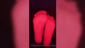 Freya Mayer, yourfreyamayer onlyfans Showy babe having fun with glass dick