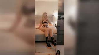 Carli Nicki onlyfans Chic female demonstrates underwear