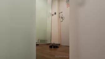 yi_mei Obnoxious mare fucks clit fingers