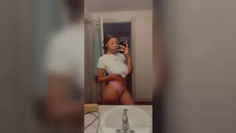 itsvanivixxx onlyfans fucks cunt with fingers