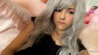 fulltimecrybaby onlyfans Naughty bitch gently jerks her pussy