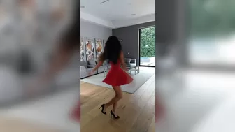 VinaSkyy onlyfans Passionate mare masturbates and bathes in the bath