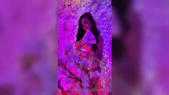 VinaSkyy onlyfans Fascinating skin strips and pulls pussy