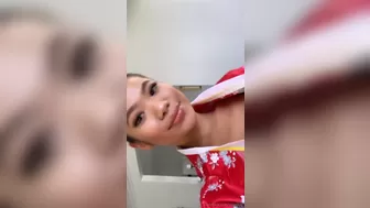 VinaSkyy onlyfans Young beauty seduces the virgin body