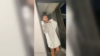 Jasminx onlyfans rubs her pussy