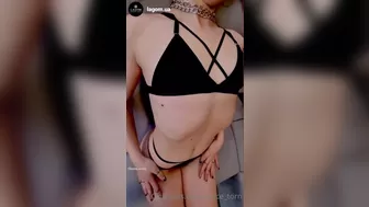 Grace_t Imposing chick sucks dildo and jumps on the phallus