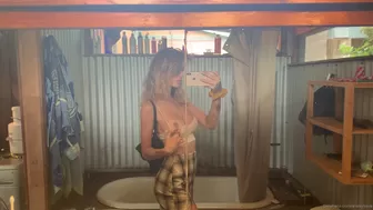 Ava aka avafae Lustful woman fucks vagina with phallus