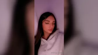 Alexis Griswold, Lexi Griswold, alexisgriswold, lexigriswold onlyfans Blonde darling seductively rubs her cunt