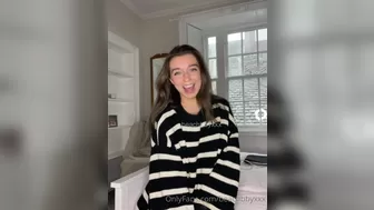 daisydrewuk onlyfans playing with a vibrator