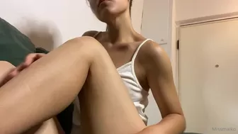Miss Maiko, missmaikox, miss.maiko undresses and shows puffy bread