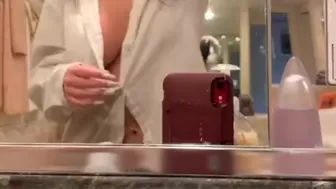 Kayla Lauren, kaylalaurenofficial Gorgeous babe fucks her shaved cunt