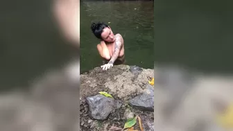 Kayla Lauren, kaylalaurenofficial Alluring hottie has shaved pussy