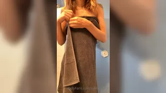 Amira Brie, Princess Amira B, brieamira fucks herself with black dildo