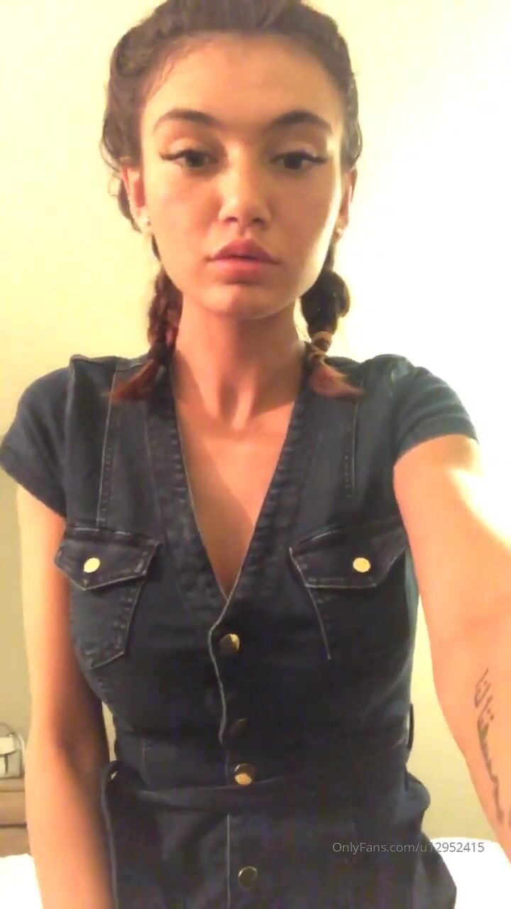 Amira Brie, Princess Amira B, brieamira Naughty lady passionately masturbating cunt - wxx.wtf