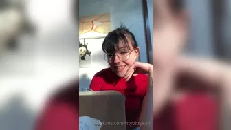 Feya Fern (feyafern aka Ittybittykath) onlyfans Cute girl gets naked and jerks off