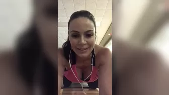 Kendra Lust onlyfans Passionate model zhahaet herself eldoy