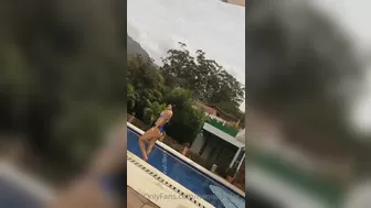 Hanna Miller onlyfans Crazy lady twirls juicy booty