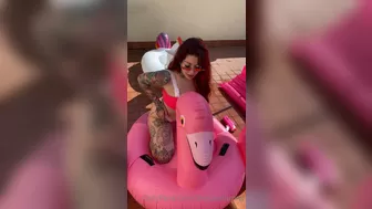 AleRoseBunny onlyfans pulls hand clit