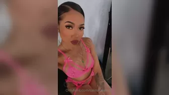 salinatakeova onlyfans Naughty queen masturbates pussy with phallus