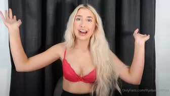 lilydaisyphillips onlyfans sucks rubber penis