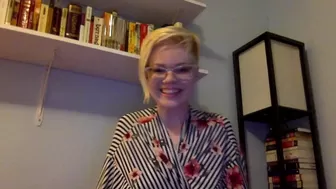 Pearl Sinclair onlyfans Mad passion gently caresses her pussy