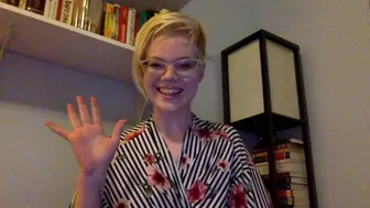 Pearl Sinclair onlyfans lush mamashie jerks off a broken vagina