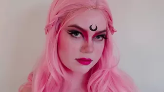 Pearl Sinclair onlyfans Slender babe masturbates pussy in the bath