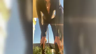 edwinacarlaisaac~1562811399~18064037860119442~1 Cute babe rides a sex toy