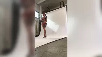 Anna Bell Peaks (AnnaBellPeaks) onlyfans Hot aunt fucks juicy anus