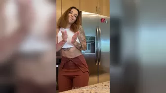 Its_Kaai Masturbates the cap behind the cash register