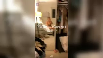 Emira Kowalska (Emira Foods) onlyfans Gorgeous mare gently massages pussy