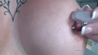 Anna Bell Peaks (AnnaBellPeaks) onlyfans Juicy chick fucks herself in cunt