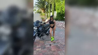LUNA STAR onlyfans Appetizing slut furiously shoves vegetables in her cunt