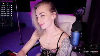 BlackMonro проженная дрочкой малышка