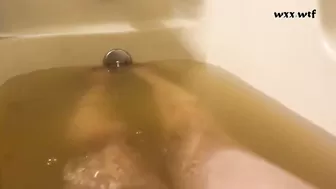 Piss Bath_elloisedunkan_720p